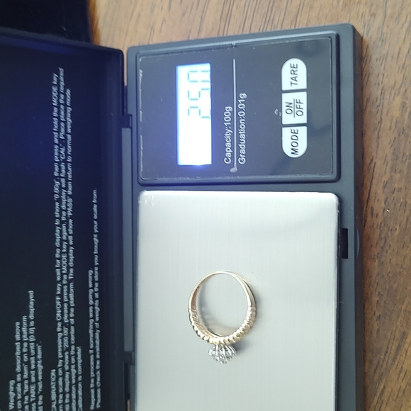 I0k Solid  Yellow Gold diamond ring - Picture 9 of 9